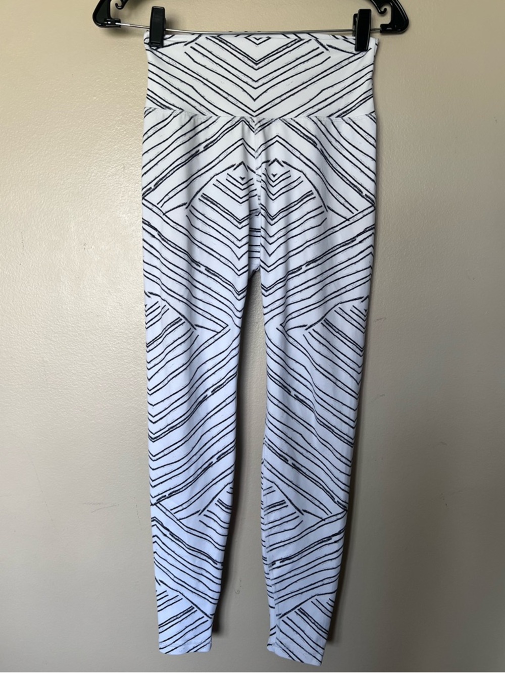 BuffBunny White Leggings with Black Geometric Stripes